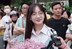 高考送花小姐姐最新爆料,揭秘高考现场温馨一幕